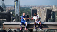 Jogadores do Chelsea e PSG juntos no Top of the Rock, em Nova Iorque