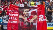 Adeptos do Liverpool homenageiam Diogo Jota