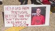 Adeptos do Liverpool homenageiam Diogo Jota