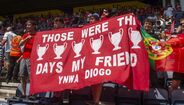 Adeptos do Liverpool homenageiam Diogo Jota