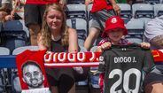 Adeptos do Liverpool homenageiam Diogo Jota