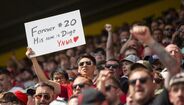Adeptos do Liverpool homenageiam Diogo Jota