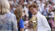 Sinner recebe troféu de Wimbledon na presença de Kate Middleton