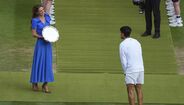 Kate Middleton entrega troféu a Carlos Alcaraz em Wimbledon.