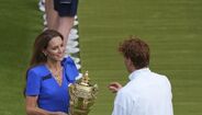 Kate Middleton entrega troféu a Jannik Sinner em Wimbledon