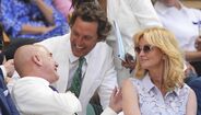 Andre Agassi e Matthew McConaughey assistem à final de Wimbledon