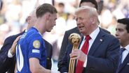 Trump entrega troféu a Cole Palmer