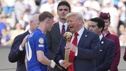 Trump entrega troféu a Cole Palmer