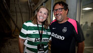 De Rui Borges a Paulinho: Dolores Aveiro com sorriso 'de orelha a orelha' junto à comitiva do Sporting