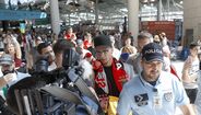Dezenas benfiquistas e uma adepta do Palmeiras... a chorar: as imagens chegada de Richard Ríos a Lisboa