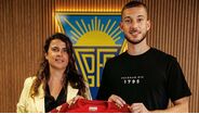 Martin Turk com a diretora desportiva do Estoril, Helena Costa 