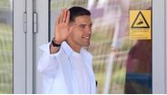 Jan Bednarek à chegada ao Aeroporto Francisco Sá Carneiro