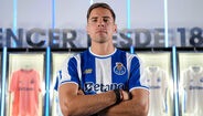 Jan Bednarek assina pelo FC Porto até 2029 por 7,5 milhões de euros