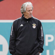 <![CDATA[ Benfica ignora dívida de 555 mil euros a Jorge Jesus durante um ano ]]>