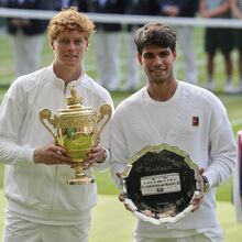 <![CDATA[ Carlos Alcaraz ausente de Wimbledon devido a lesão no pulso ]]>