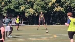 Wembanyama imita Cristiano Ronaldo a marcar livre direto e até a celebração foi igual