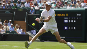 Sinner e Djokovic escapam à razia de favoritos em Wimbledon