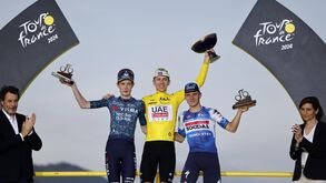 O pódio do ano passado no Tour, com Pogacar, Vingegaard e Evenepoel 