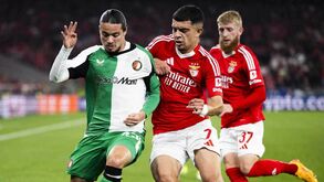 Hadj-Moussa na rota do Benfica com aval de Arne Slot, apesar de opiniões negativas