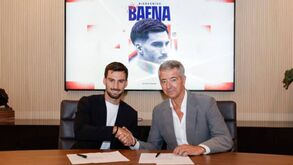 Álex Baena assina por cinco épocas com o Atlético Madrid