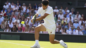 Carlos Alcaraz avança para a terceira ronda em Wimbledon, após vencer Oliver Tarvet