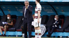 Fernando Santos com Diogo Jota