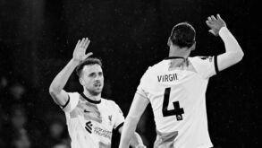 Van Dijk homenageia amigo falecido: 'Legado perdurará'.
