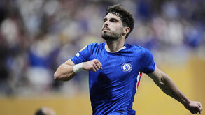 Pedro Neto ficou visivelmente afetado com a morte de Diogo Jota