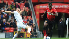 Diogo Jota e Pogba, aqui ao serviço do Wolverhampton e Man. United, respetivamente