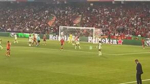 Adeptos cantam nome de Diogo Jota ao minuto 20 do Espanha-Portugal 