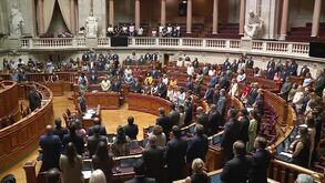 Parlamento aprova voto de pesar em homenagem a Diogo Jota e irmão, André Silva