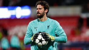 Alisson recorda Diogo Jota como amigo e marido, após mensagem emotiva