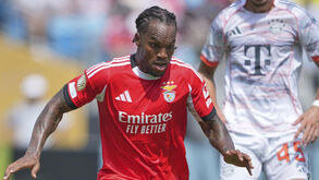 Renato Sanches joga pelo Benfica contra o Bayern de Munique