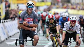 João Almeida lançou Pogacar mas foi Mathieu van der Poel a vencer a segunda etapa