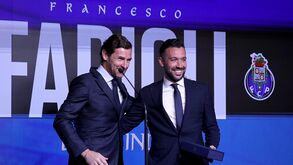 Cartas na mesa, aposta forte no mercado e exemplo de Mourinho: Farioli e Villas-Boas apresentam 'novo' FC Porto