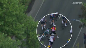 Jasper Philipsen sobre queda grave e abandona Tour 