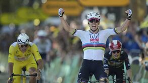 Pogacar vence etapa do Tour com Almeida em destaque