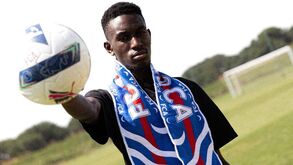 Oficial: Davy Gui reforça meio-campo do Alverca até 2028