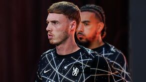 Micah Richards descodifica personalidade de Cole Palmer: «Finge que é estúpido…»