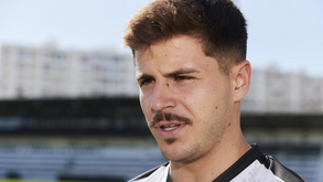 Saída de Marco Moreno abre vaga na defesa do Farense