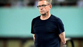 Ralf Rangnick hospitalizado após complicações cirúrgicas