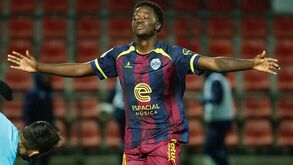 Oficial: Leandro Sanca rescindiu contrato com o Chaves