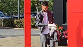 Diogo Dalot e Bruno Fernandes de regresso ao trabalho no Manchester United