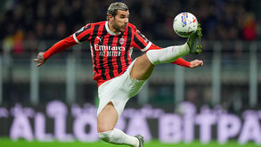 Theo Hernández despede-se do Milan com mensagem a... arrasar dirigentes do clube
