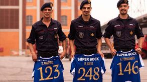 FC Porto homenageia três bombeiros da Invicta: «Bem hajam pela vossa dedicação e altruísmo ao povo portuense»