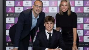 Filho de Petr Cech assina primeiro contrato profissional