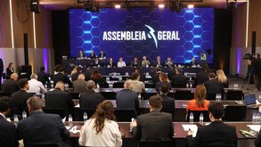 Sporting e Benfica alinham-se e elegem Alverca para a direção da Liga dispensando... o sorteio