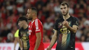 Ferro não entra nos planos: ex-Benfica de saída do E. Amadora