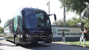 Autocarro do Sporting na Academia Cristiano Ronaldo