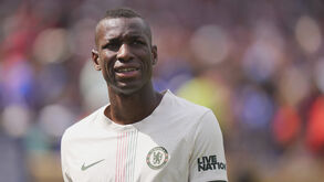 Milan recua por Nicolas Jackson